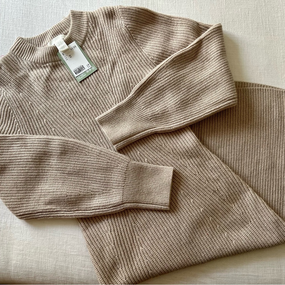 H&M XS Beige Sweater Midi Dress! Never worn w/ tags! Perfect for fall!